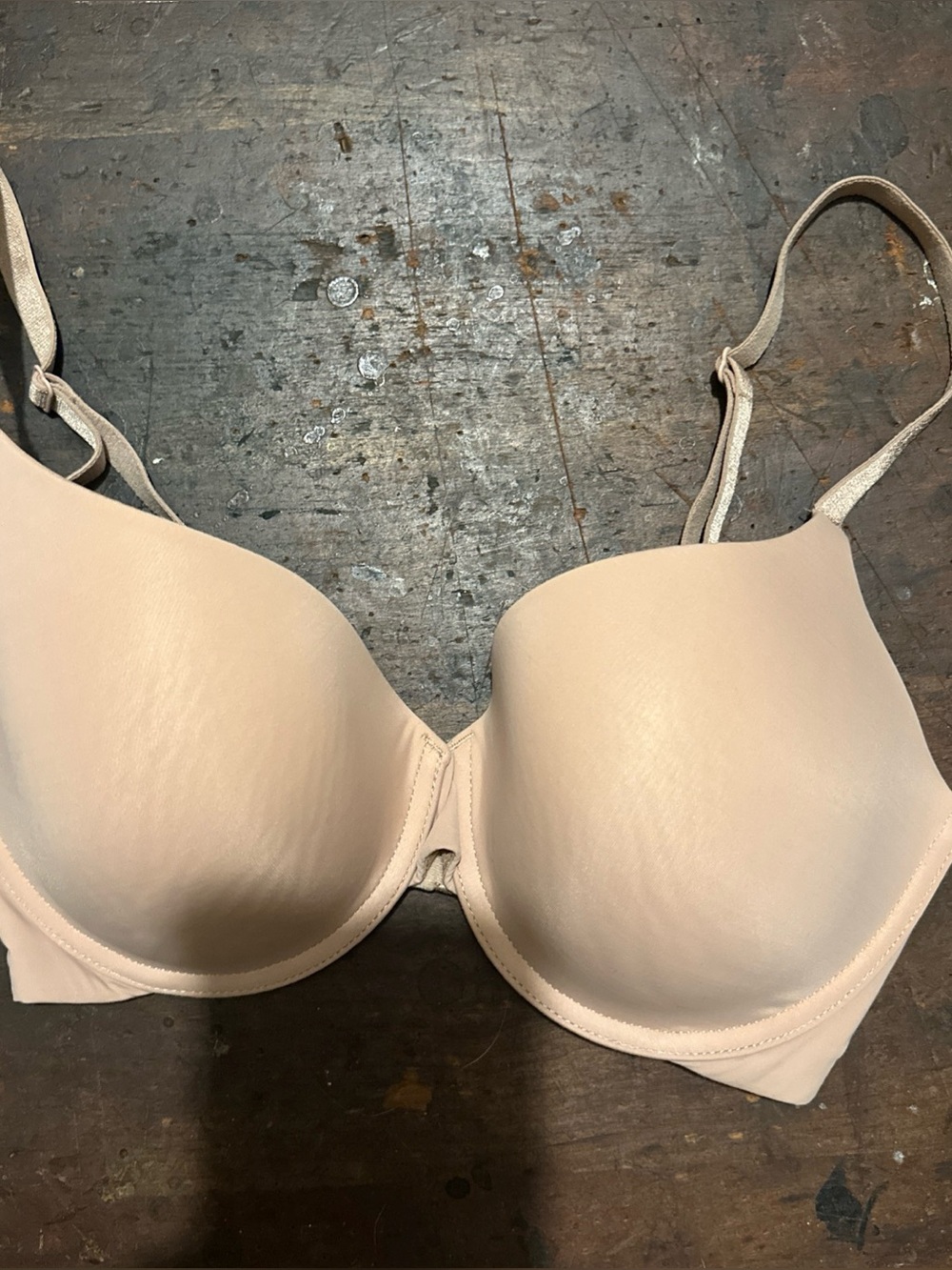 Victoria's Secret T-shirt Bra size 32DD Nude Lightly Lined